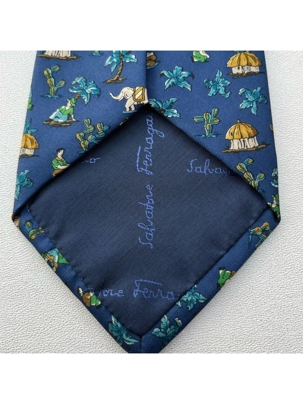 SALVATORE FERRAGAMO Mens Elephant Palm Tree Hut Print Navy Blue Silk Tie